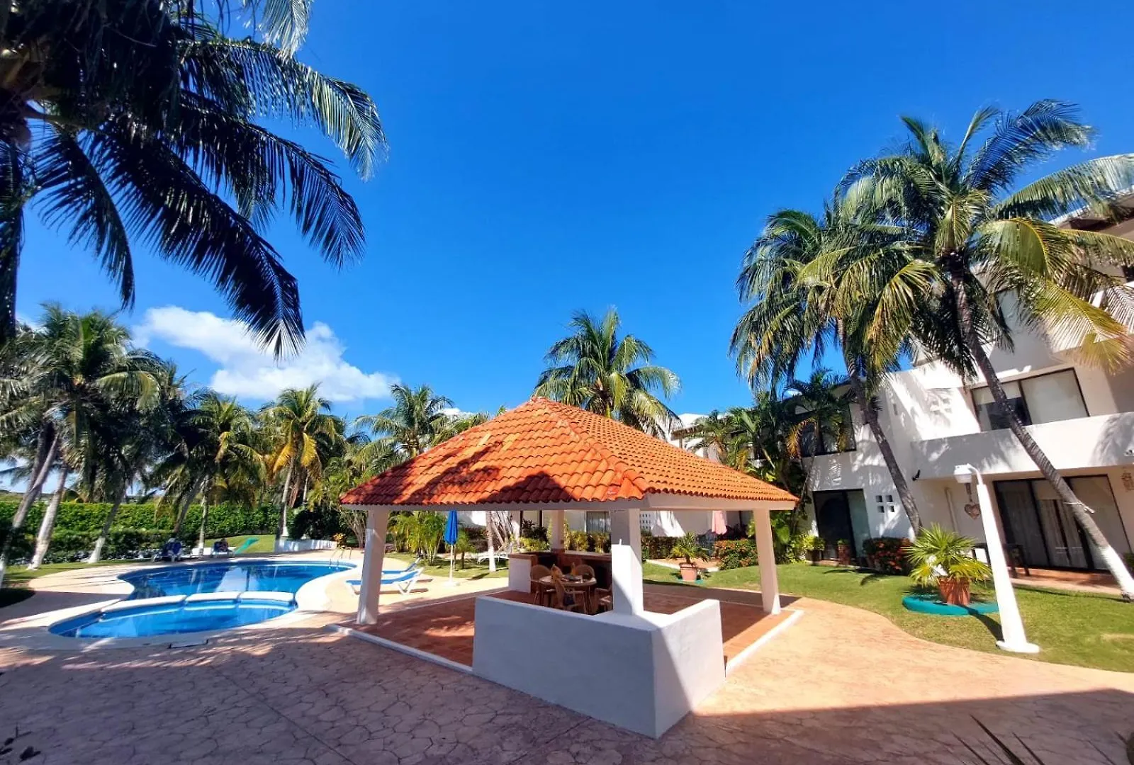 Hermosa Planta Baja Con Piscina, Acceso A La Playa!!! Cancún
